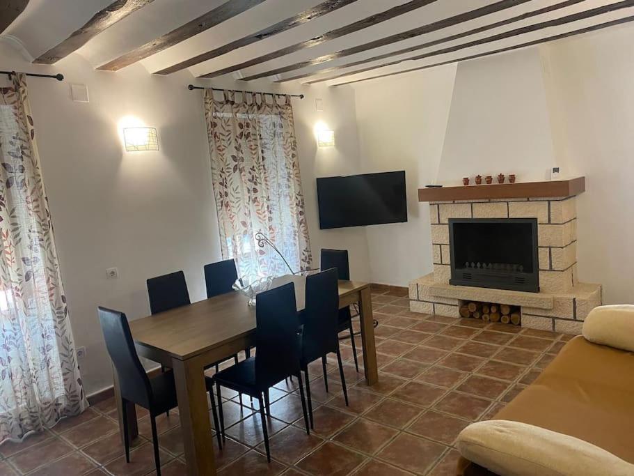 Agradable Casa Con Chimenea Interior Y Barbacoa. Villa Graja de Iniesta Kültér fotó